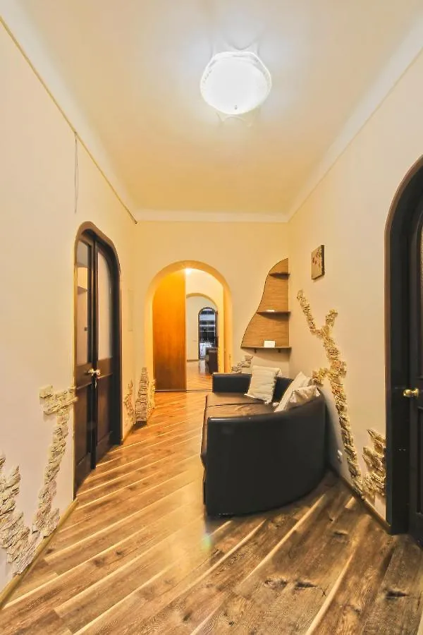 Апартаменти 4-Кімнатні В Центрі Києва М. Хрещатик Kiev Apartamento